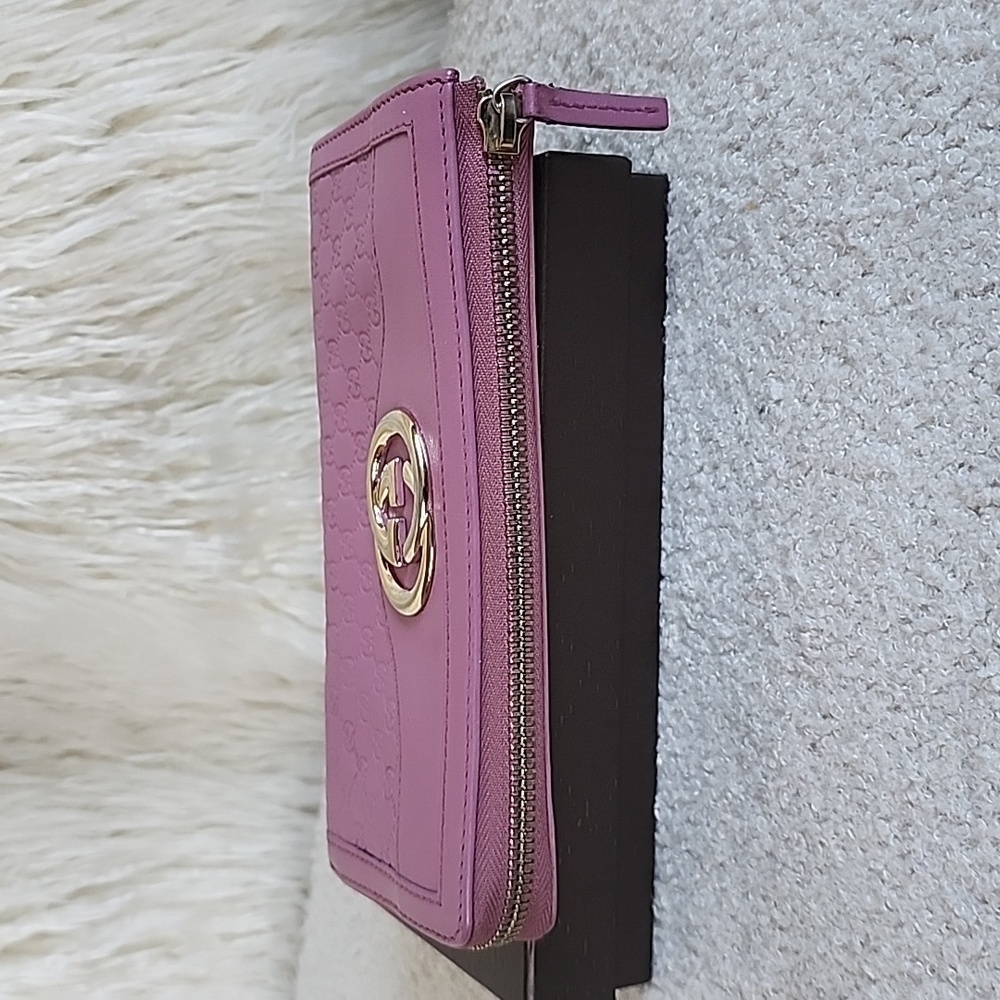 Gucci Lilac Embossed Wallet - Picture 6 of 11